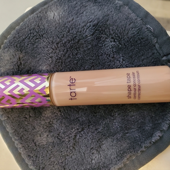 Tarte Shape Tape 27H concealer - Picture 2 of 5